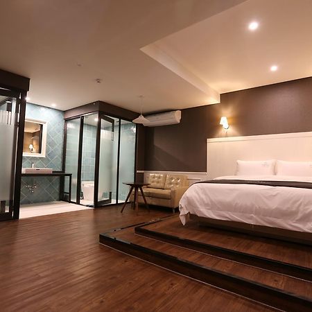 פייונגטק Hotel Leeds מראה חיצוני תמונה